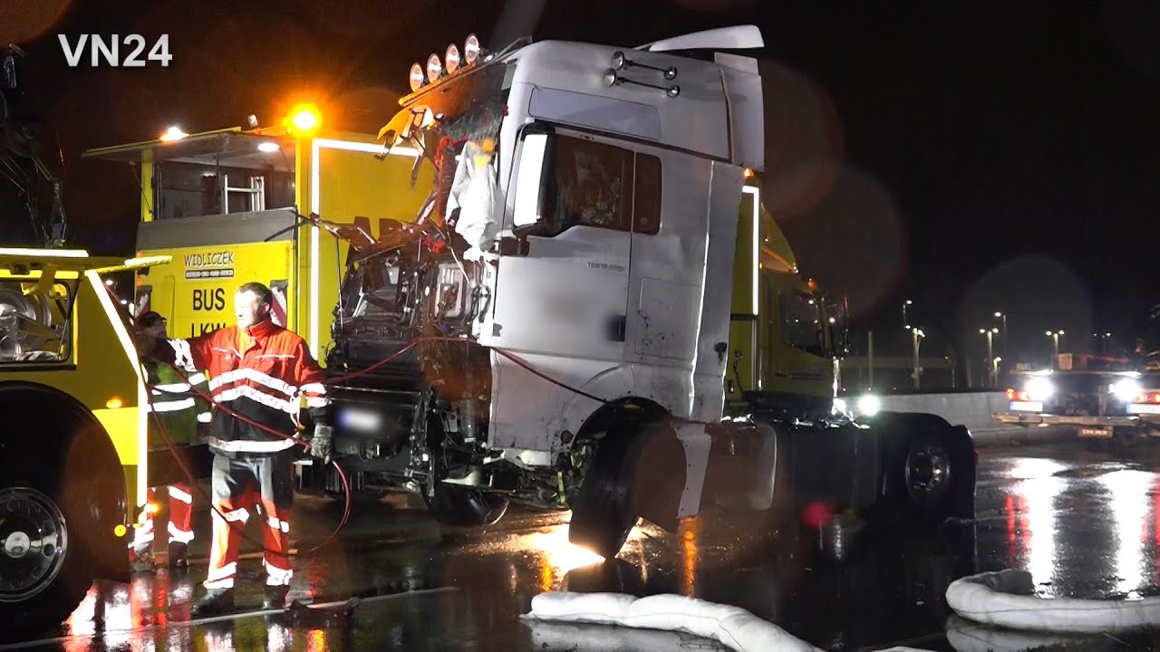 07.12.2020 VN24 Solo Sattelzugmaschine prallt auf der